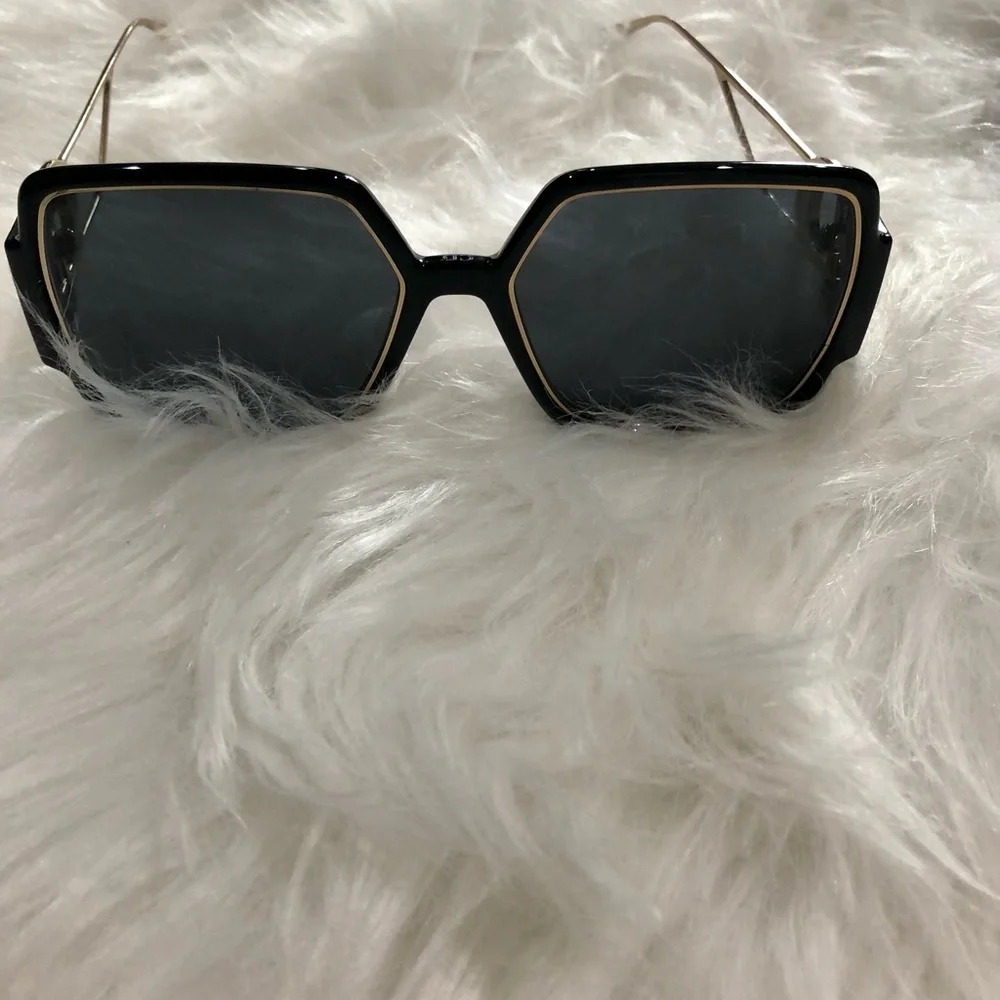 CHRISTIAN DIOR 30MONTAIGNE2 OVERSIZED SQUARE SUNGLASSES IN BLACK/GOLD - Picture 8 of 12